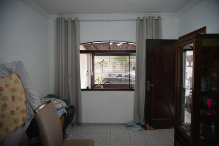 Casa à venda com 180m², 3 quartos e 2 vagasSala