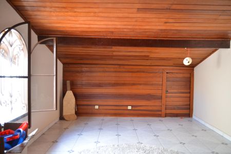 Casa à venda com 180m², 3 quartos e 2 vagasSotão