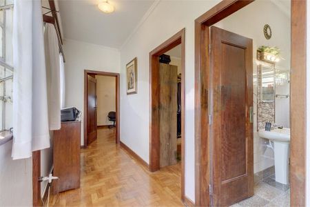 Casa à venda com 200m², 4 quartos e 6 vagas