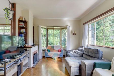 Casa à venda com 200m², 4 quartos e 6 vagas