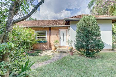 Casa à venda com 200m², 4 quartos e 6 vagas