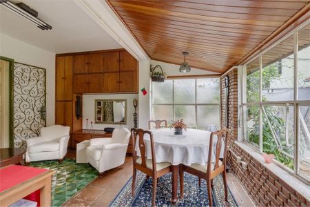 Casa à venda com 200m², 4 quartos e 6 vagas