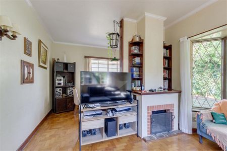 Casa à venda com 200m², 4 quartos e 6 vagas