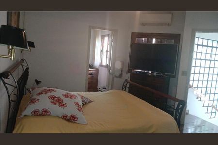 Casa de condomínio à venda com 250m², 3 quartos e 3 vagas