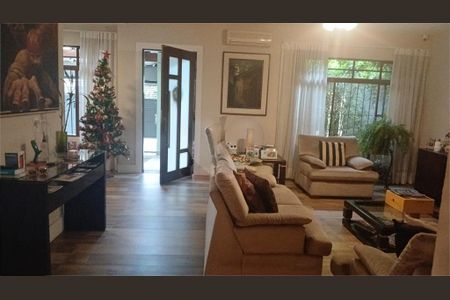 Casa de condomínio à venda com 250m², 3 quartos e 3 vagas