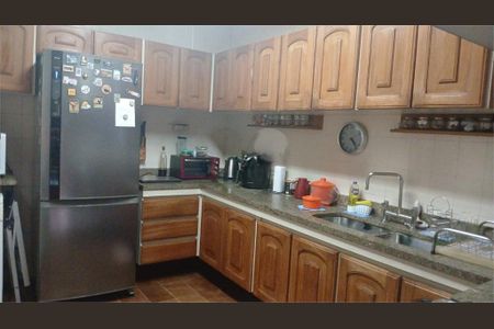 Casa de condomínio à venda com 250m², 3 quartos e 3 vagas