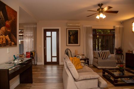 Casa à venda com 250m², 5 quartos e 3 vagasSala