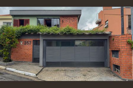 Casa à venda com 250m², 5 quartos e 3 vagasFachada