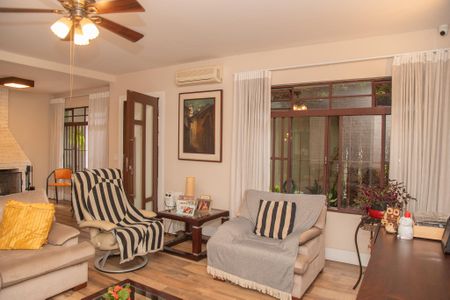 Casa à venda com 250m², 5 quartos e 3 vagasSala