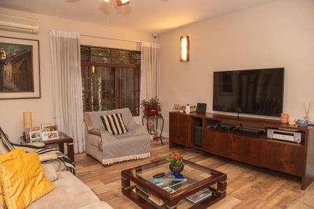 Casa à venda com 250m², 5 quartos e 3 vagasSala