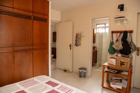 Casa à venda com 250m², 5 quartos e 3 vagasQuarto 2 - Suíte