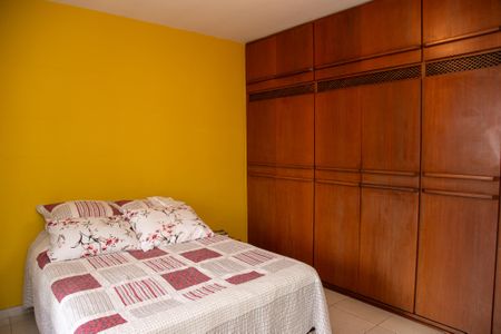 Casa à venda com 250m², 5 quartos e 3 vagasQuarto 2 - Suíte