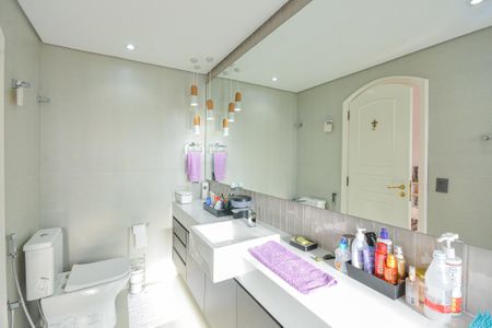 Apartamento à venda com 563m², 5 quartos e 4 vagasBanheiro da Suíte 2