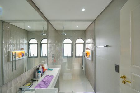 Apartamento à venda com 563m², 5 quartos e 4 vagasBanheiro da Suíte 2