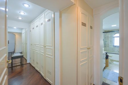 Apartamento à venda com 563m², 5 quartos e 4 vagasCloset da Suite 3