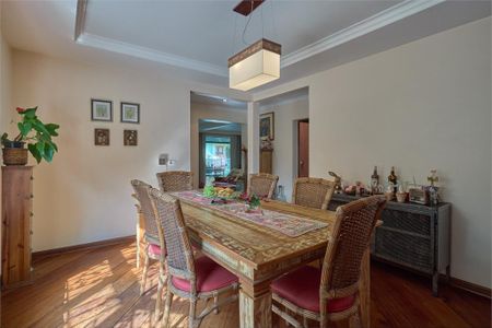 Casa à venda com 300m², 3 quartos e 3 vagas