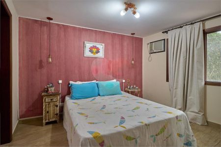 Casa à venda com 300m², 3 quartos e 3 vagas