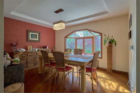 Casa à venda com 300m², 3 quartos e 3 vagas