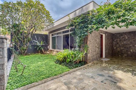 Casa à venda com 220m², 3 quartos e 2 vagas