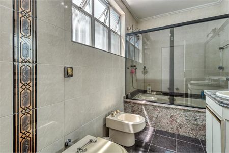 Casa à venda com 220m², 3 quartos e 2 vagas