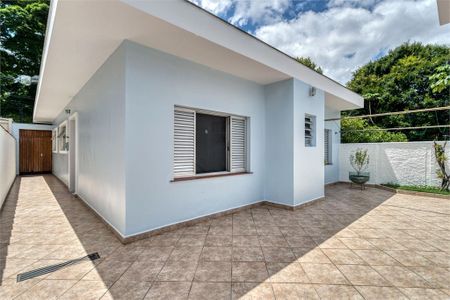 Casa à venda com 220m², 3 quartos e 2 vagas