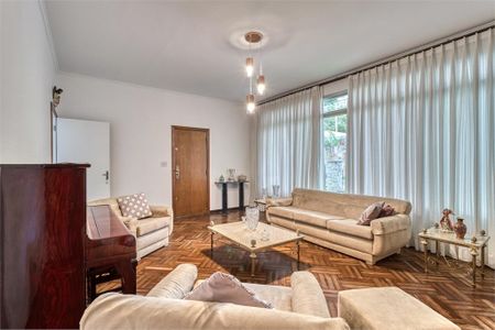 Casa à venda com 220m², 3 quartos e 2 vagas