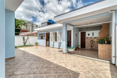 Casa à venda com 220m², 3 quartos e 2 vagas
