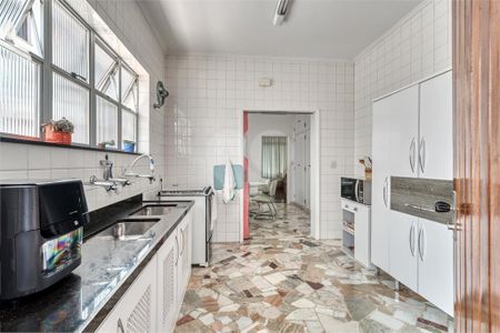 Casa à venda com 220m², 3 quartos e 2 vagas