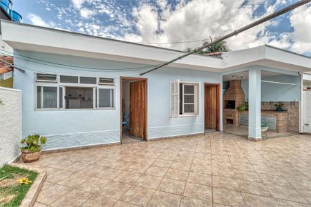 Casa à venda com 220m², 3 quartos e 2 vagas