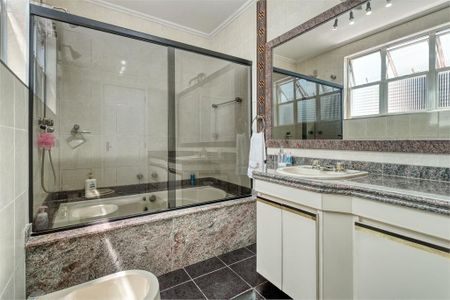 Casa à venda com 220m², 3 quartos e 2 vagas