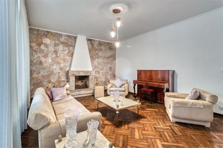 Casa à venda com 220m², 3 quartos e 2 vagas