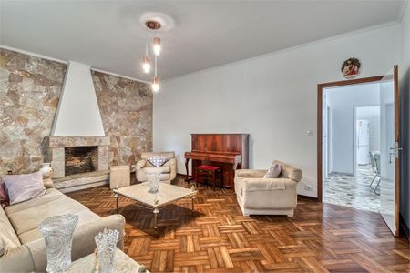 Casa à venda com 220m², 3 quartos e 2 vagas