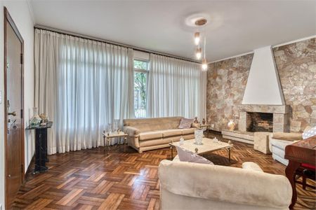 Casa à venda com 220m², 3 quartos e 2 vagas