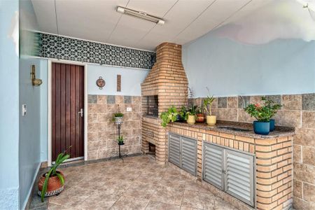 Casa à venda com 220m², 3 quartos e 2 vagas