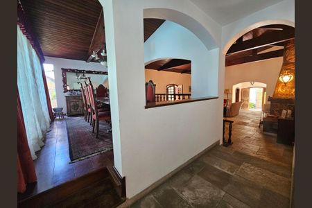 Casa à venda com 319m², 5 quartos e 4 vagas Casa à venda com 319m², 5 quartos e 4 vagasSala