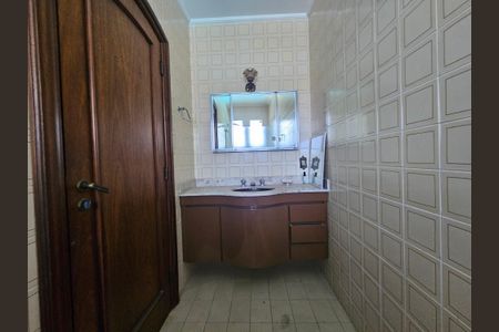 Casa à venda com 319m², 5 quartos e 4 vagasBanheiro da Suíte 1