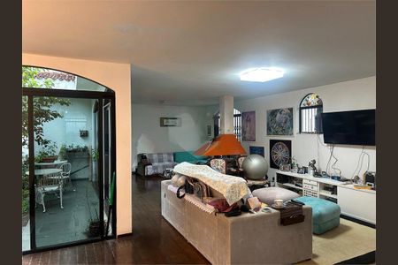 Casa à venda com 238m², 3 quartos e 2 vagas