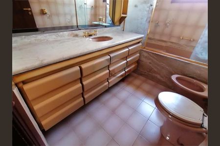 Apartamento à venda com 220m², 4 quartos e 3 vagas