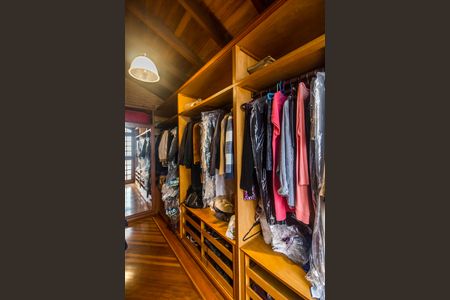 Casa à venda com 480m², 4 quartos e 4 vagasCloset da suíte 1