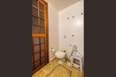 Casa à venda com 480m², 4 quartos e 4 vagasBanheiro da Suíte 2