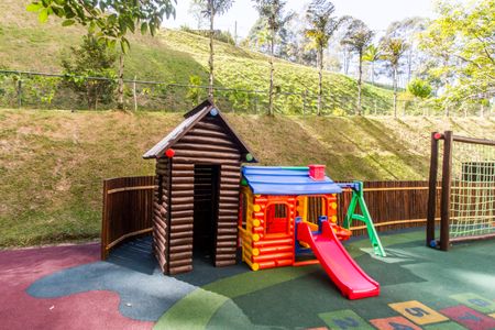 Apartamento à venda com 122m², 3 quartos e 2 vagas Apartamento à venda com 122m², 3 quartos e 2 vagasÁrea comum - Playground