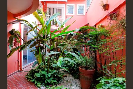 Casa à venda com 248m², 3 quartos e 2 vagas Casa à venda com 248m², 3 quartos e 2 vagasQuintal