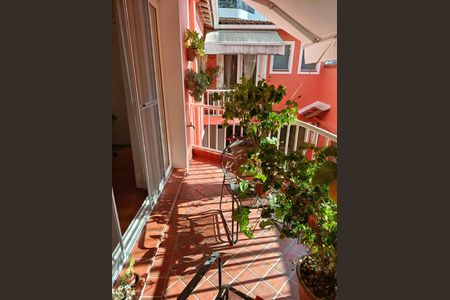 Casa à venda com 248m², 3 quartos e 2 vagas Casa à venda com 248m², 3 quartos e 2 vagasVaranda da sala