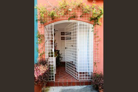 Casa à venda com 248m², 3 quartos e 2 vagas Casa à venda com 248m², 3 quartos e 2 vagasEntrada