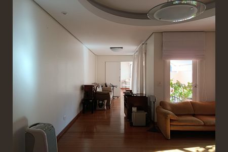 Casa à venda com 248m², 3 quartos e 2 vagas Casa à venda com 248m², 3 quartos e 2 vagasSala