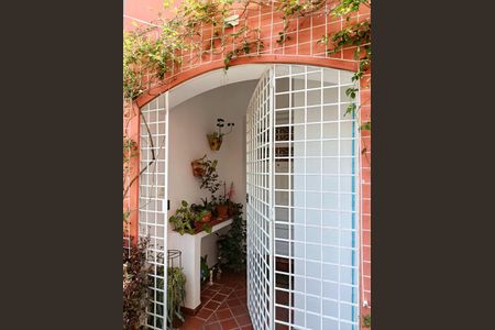 Casa à venda com 248m², 3 quartos e 2 vagas Casa à venda com 248m², 3 quartos e 2 vagasJardim na entrada