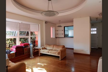 Casa à venda com 248m², 3 quartos e 2 vagas Casa à venda com 248m², 3 quartos e 2 vagasSala