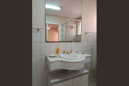 Casa à venda com 248m², 3 quartos e 2 vagas Casa à venda com 248m², 3 quartos e 2 vagasBanheiro da Suíte