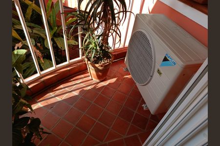 Casa à venda com 248m², 3 quartos e 2 vagas Casa à venda com 248m², 3 quartos e 2 vagasVaranda da suíte