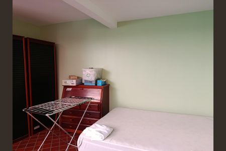 Casa à venda com 248m², 3 quartos e 2 vagas Casa à venda com 248m², 3 quartos e 2 vagasQuarto